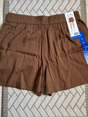 NWT Brown Womens Elastic Waist Shorts